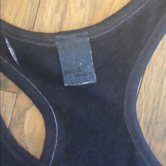 Tanktop. - Picture 2 of 3